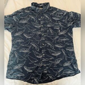 Eddie Bauer Dark Blue Whale Print Men's Shirt - XL Classic Fit (Vintage 2000s)